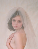 One-tier / Diamond / Rhinestone Decorated Case Wedding Veil Shoulder Veils with Crystals / Rhinestones 23.62 in (60cm) Tulle