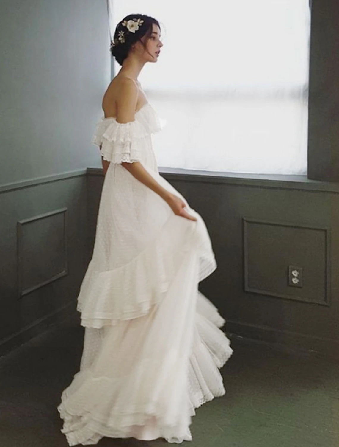 Beach Wedding Dresses A-Line Off Shoulder Cap Sleeve Sweep / Brush Train Tulle Bridal Gowns With Ruffles