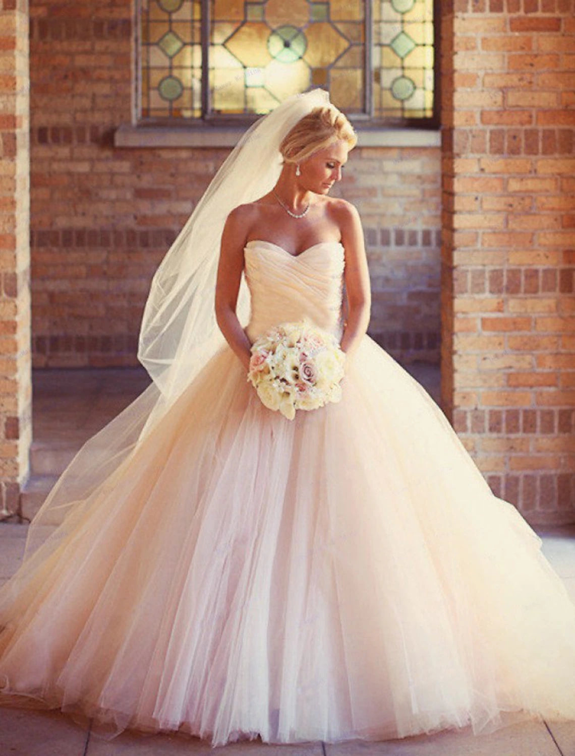 Engagement Formal Wedding Dresses Ball Gown Sweetheart Strapless Court Train Tulle Bridal Gowns With Ruched