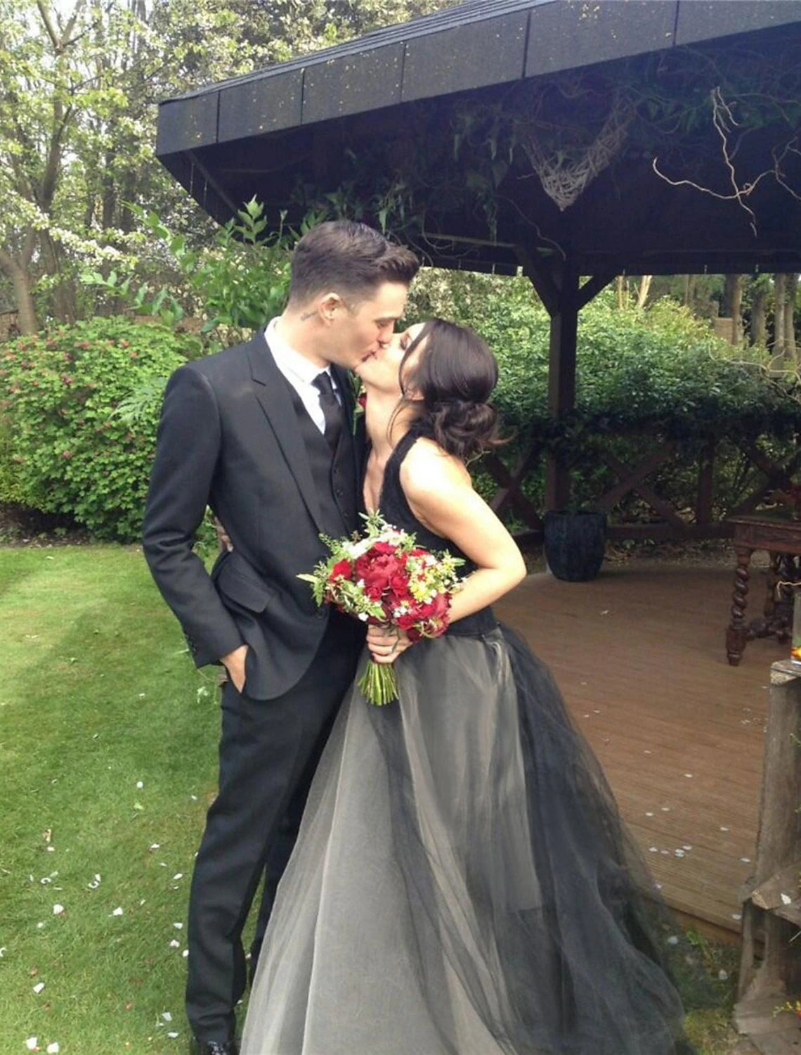 Engagement Gothic Wedding Dresses in Color Formal Wedding Dresses A-Line Halter Neck Sleeveless Floor Length Satin Bridal Gowns With Appliques