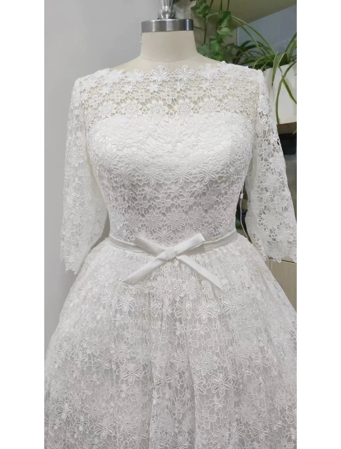 Reception Vintage 1940s / 1950s Simple Wedding Dresses Wedding Dresses A-Line Illusion Neck 3/4 Length Sleeve Tea Length Lace Bridal Gowns With Appliques