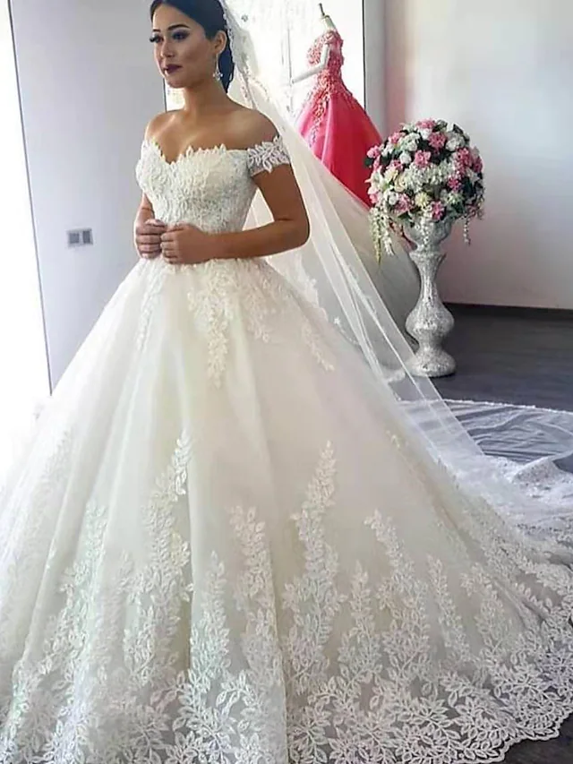 Ball Gown Wedding Dresses Off Shoulder Court Train Lace Short Sleeve Formal Sparkle & Shine with Appliques