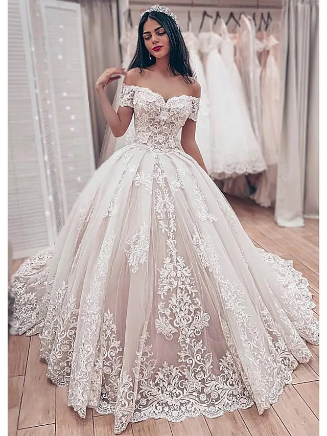 Ball Gown Wedding Dresses Off Shoulder Chapel Train Lace Tulle Short Sleeve Formal Luxurious with Pleats Appliques