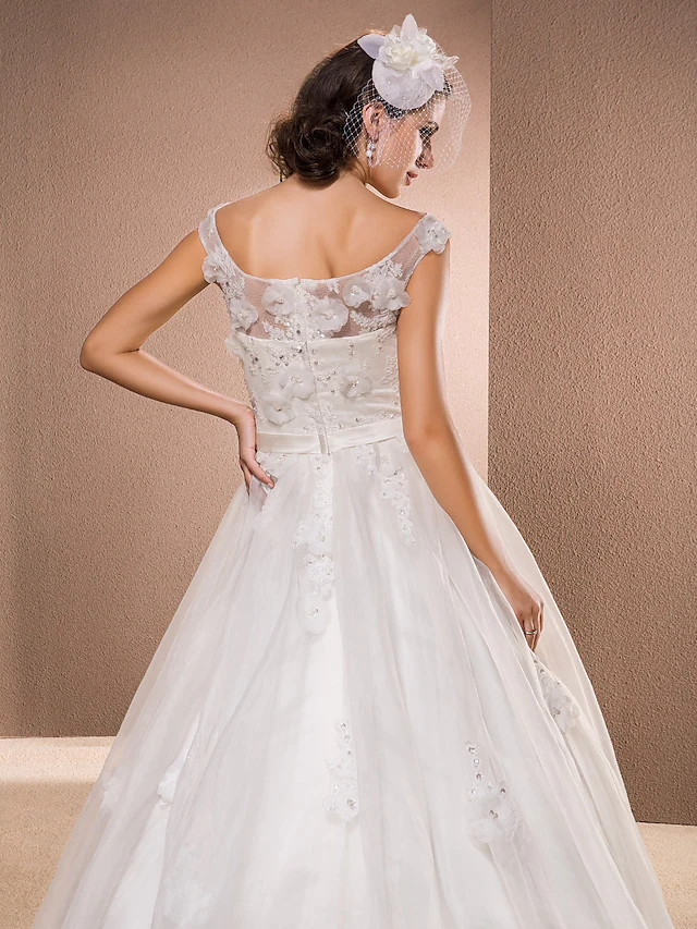 A-Line Wedding Dresses Scoop Neck Chapel Train Lace Organza Sleeveless with Sash  Ribbon Beading Appliques
