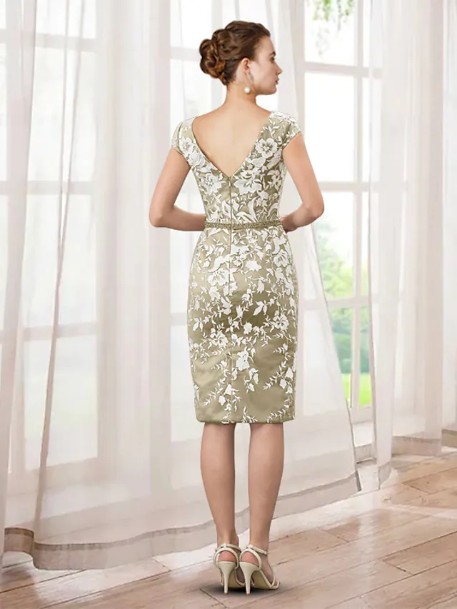 Mother of the Bride Dress Elegant V Neck Knee Length Lace Stretch  Length Sleeve with Appliques